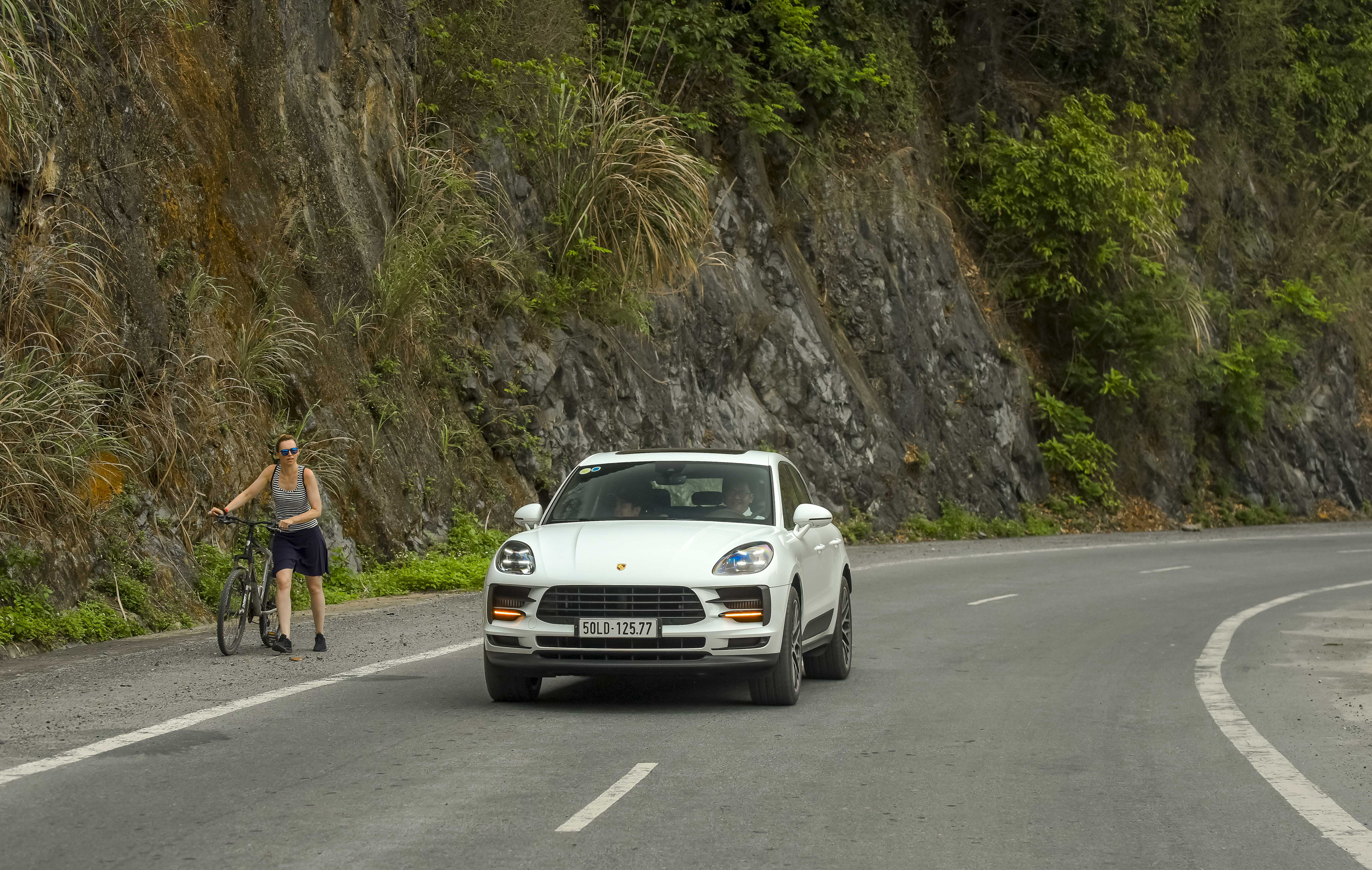 Phiên bản Macan cơ sở chỉ được trang bị động cơ I4 - 2.0L