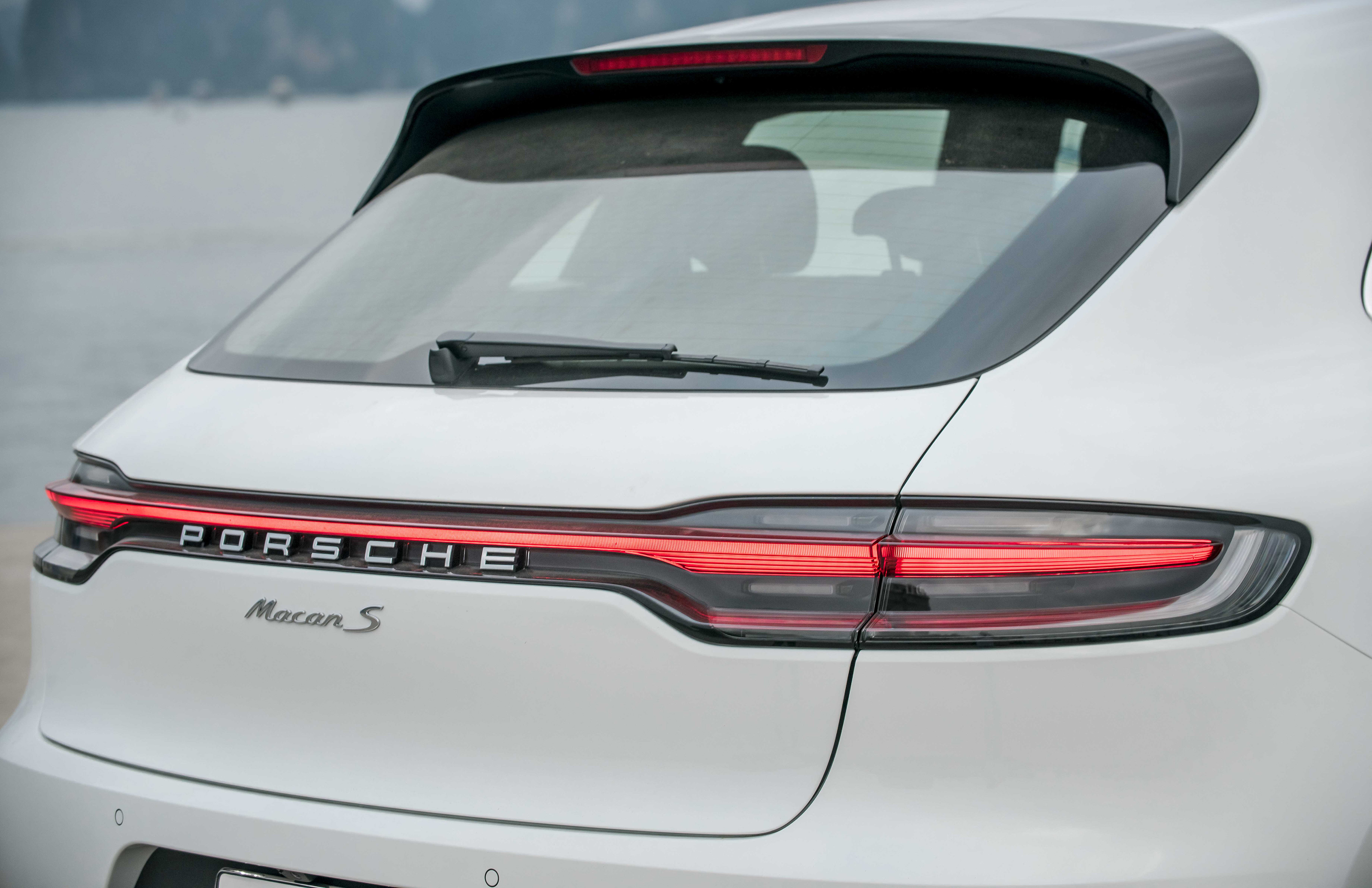 Cụm đèn hậu mới trên Macan S 2019