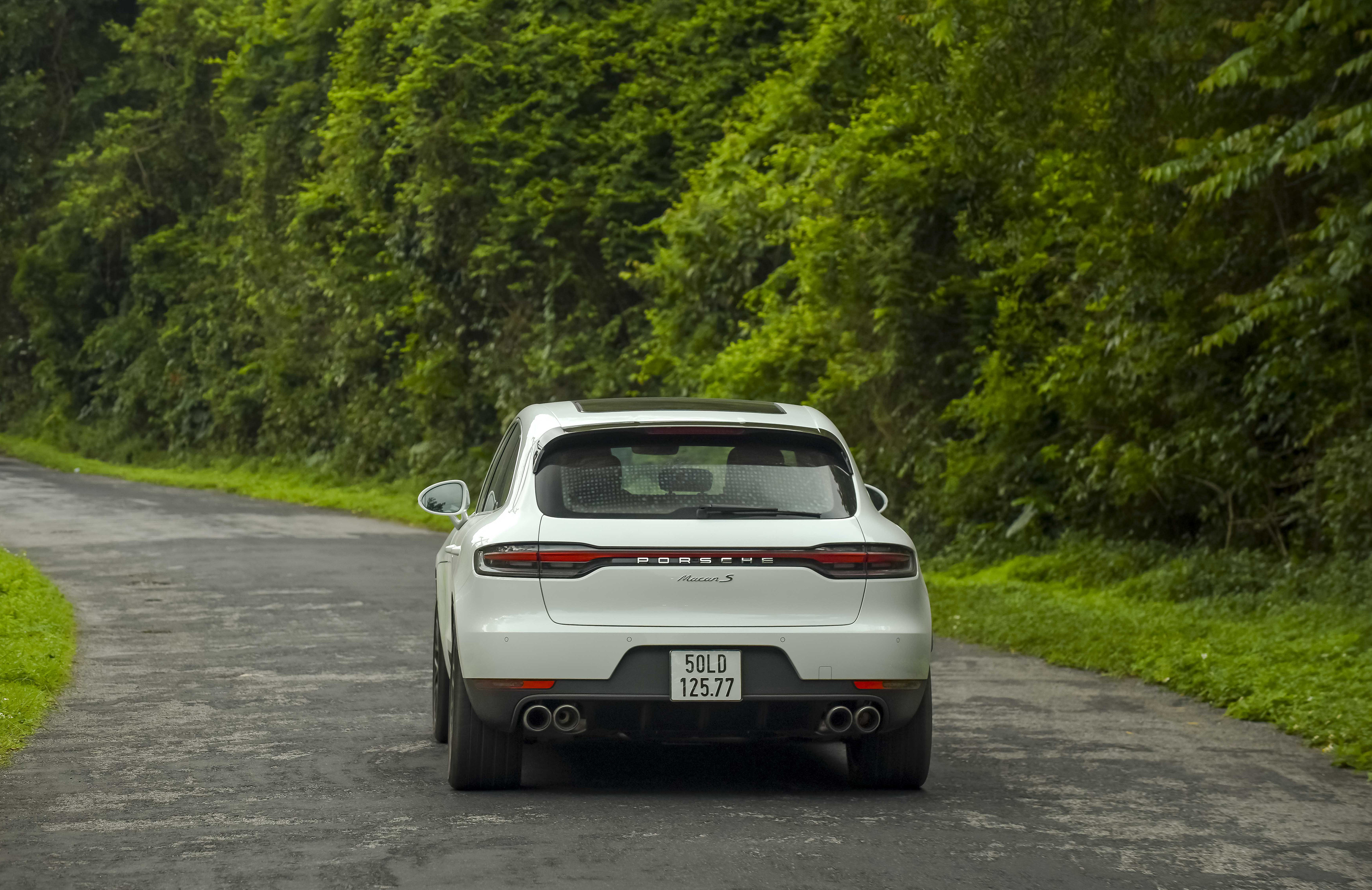 Mẫu SUV thể thao tăng tốc từ 0 -100 km/h chỉ mất 5,1 giây với gói độ thể thao (Sport Chrono)