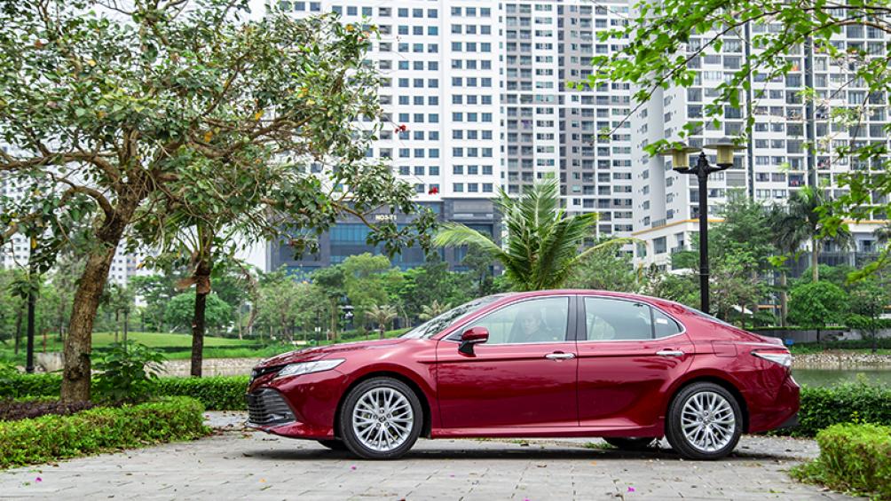 Về thiết kế ngoại thất, Toyota Camry 2019 khác hoàn toàn so với thế hệ cũ, áp dụng định hướng thiết kế toàn cầu mới của Toyota gọi tắt là TNGA - Ảnh: Dep.com.vn