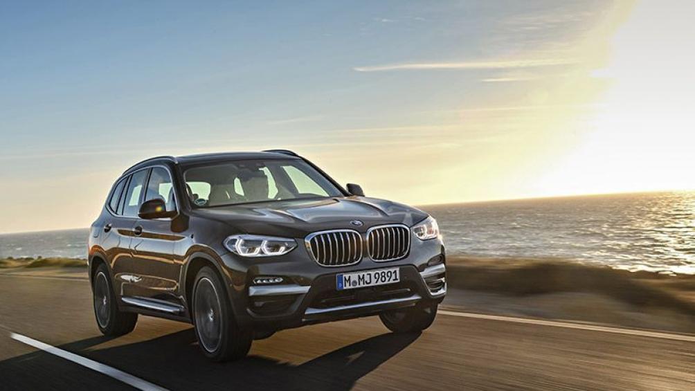 BMW X3 2019 sử dụng động cơ  2.0 lít tăng áp cho công suất tối đa 248 mã lực. Giá bán tại Việt Nam là 1,999 tỷ đồng.