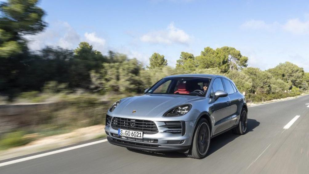 Porsche Macan 2019 sử dụng động cơ 2.0 lít cho công suất tối đa 252 mã lực. Giá bán tại Việt Nam là 3,06 tỷ đồng.