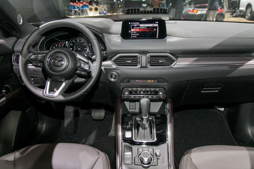 Phiên bản CX-5 Signature AWD hiện đã có thể đặt trước, trong khi các phiên bản thấp hơn dùng máy dầu sẽ có trong tương lai