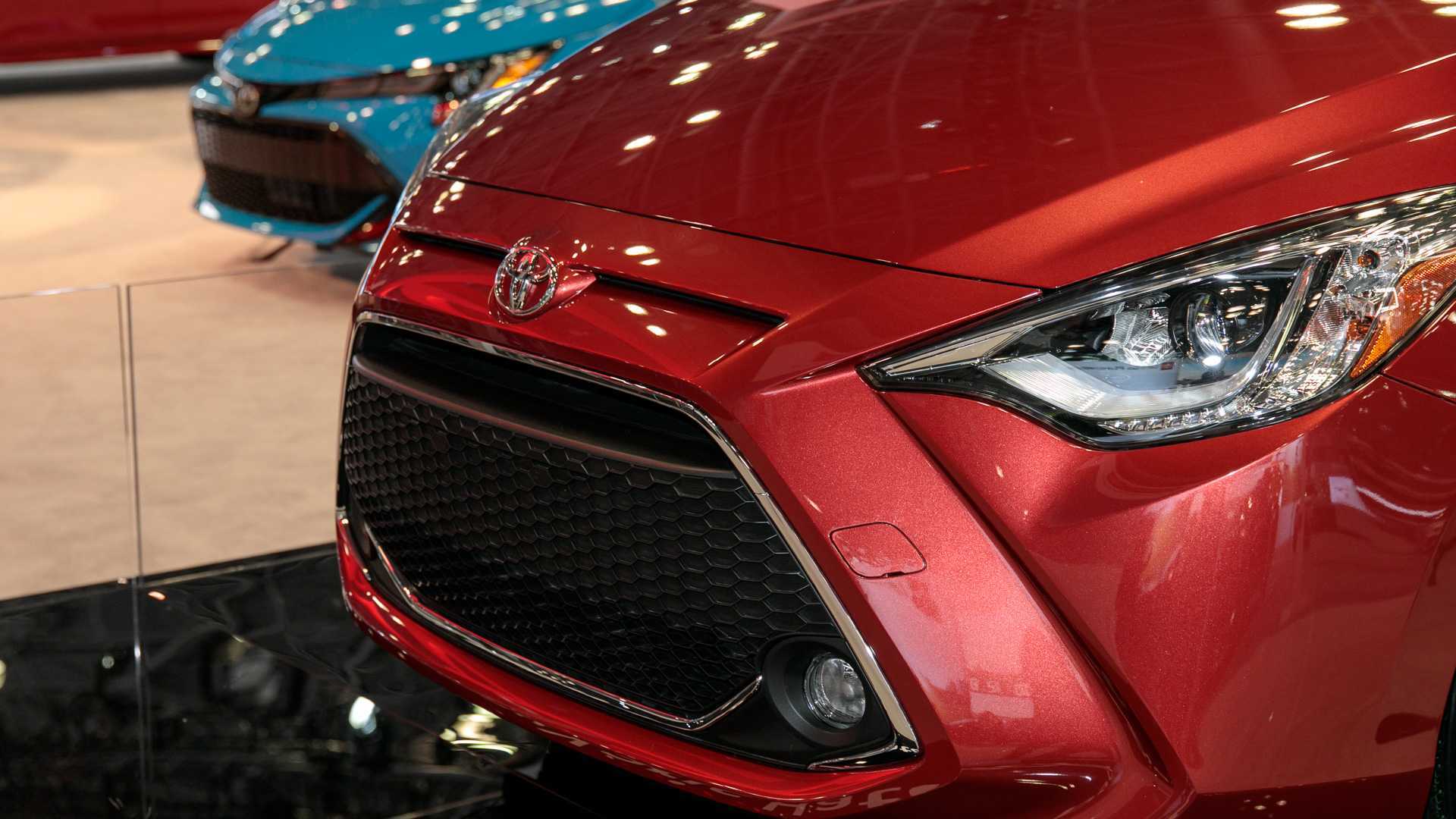 Khác biệt phần lớn được thể hiện ở đầu xe với lưới tản nhiệt lúc giác cỡ lớn, logo đặc trưng của hãng, thiết kế đèn pha và cản trước