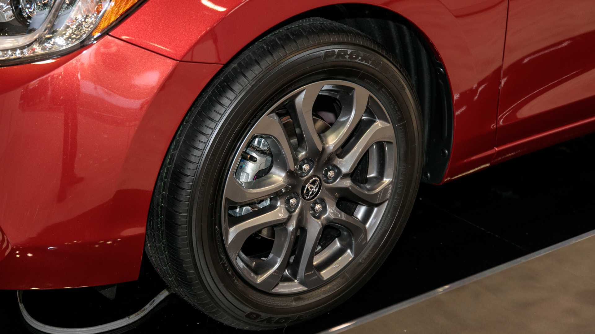 Sức mạnh này được truyền tới các bánh trước thông qua hộp số tự động 6 cấp