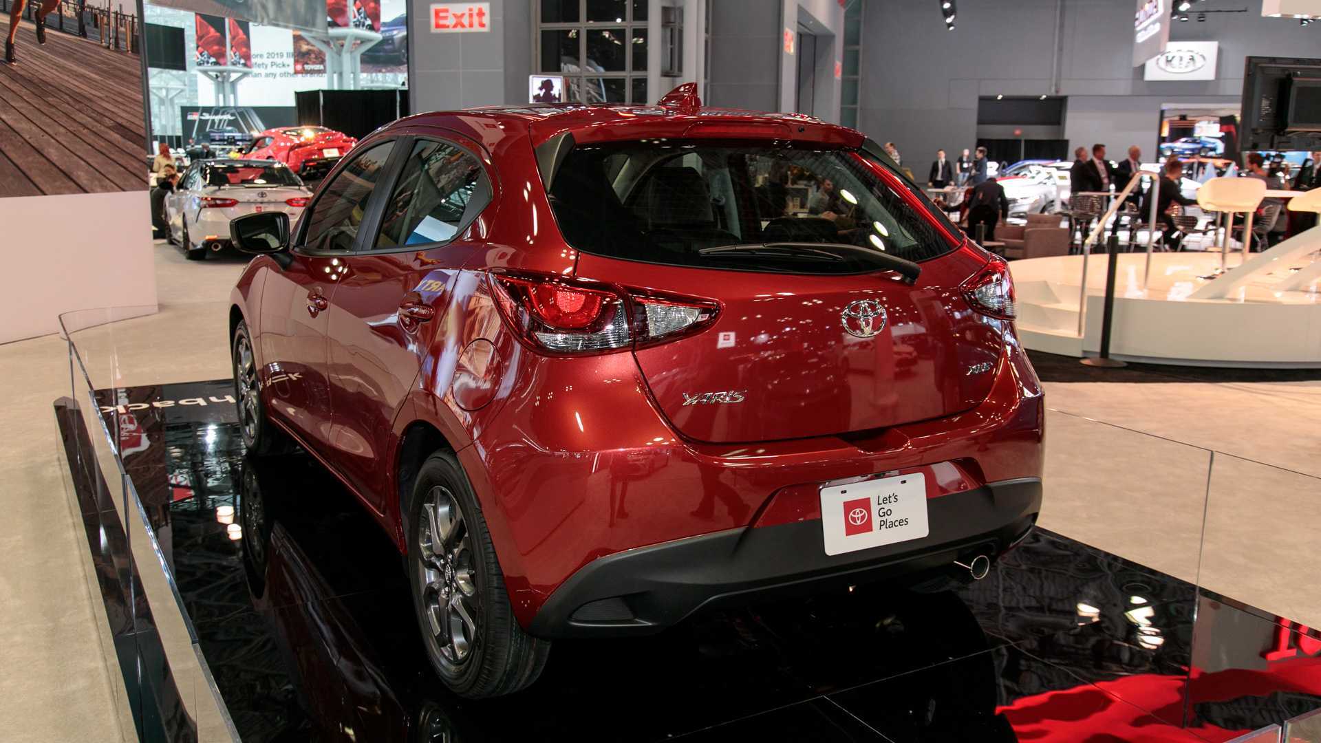 Phía sau đuôi xe và bộ mâm vẫn tiếp tục gợi nhớ các đường nét trên Mazda 2