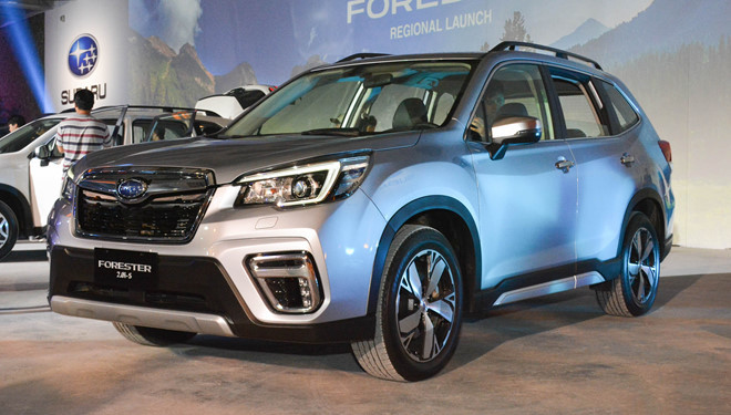 Về Việt Nam, Subaru Forester 2019 phải cạnh tranh với nhiều đối thủ gồm: Mazda CX-5 (899 triệu đồng), Honda CR-V (1,093 tỷ đồng), Mitsubishi Outlander (942 triệu đồng), Nissan X-Trail (991 triệu đồng), Peugeot 3008 (1,199 tỷ đồng), Hyundai Tucson (890 triệu đồng)
