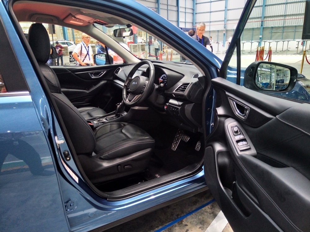 Tuy vậy, hầu hết bộ phận chính như động cơ, khung gầm... đều nhập khẩu từ Subaru Nhật Bản