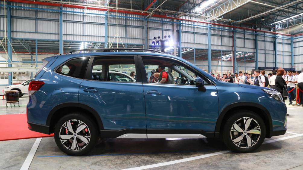 Việc có mức giá tốt hơn trước khiến Forester thế hệ mới sẽ tăng khả năng cạnh tranh với các đối thủ như Honda CR-V (từ 983 triệu đồng đến 1,093 tỷ đồng), Hyundai SantaFe (từ 995 triệu đồng đến 1,245 tỷ đồng) và Mazda CX-5 (từ 899 triệu đến 1,019 tỷ đồng)