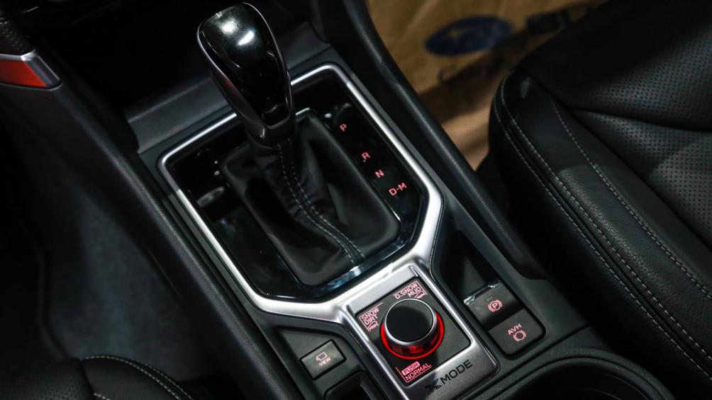 Núm xoay X-Mode tuỳ chỉnh các chế độ vận hành khác nhau. Về trang bị an toàn, gói công nghệ EyeSight là điểm quan trọng trên Subaru Forester 2019. Các cụm camera đặt trên kính lái cũng như xung quanh xe giúp cảnh báo các tình huống va chạm có thể xảy ra, nhờ việc theo dõi các đối tượng xe đi phía trước, người đi bộ qua đường...