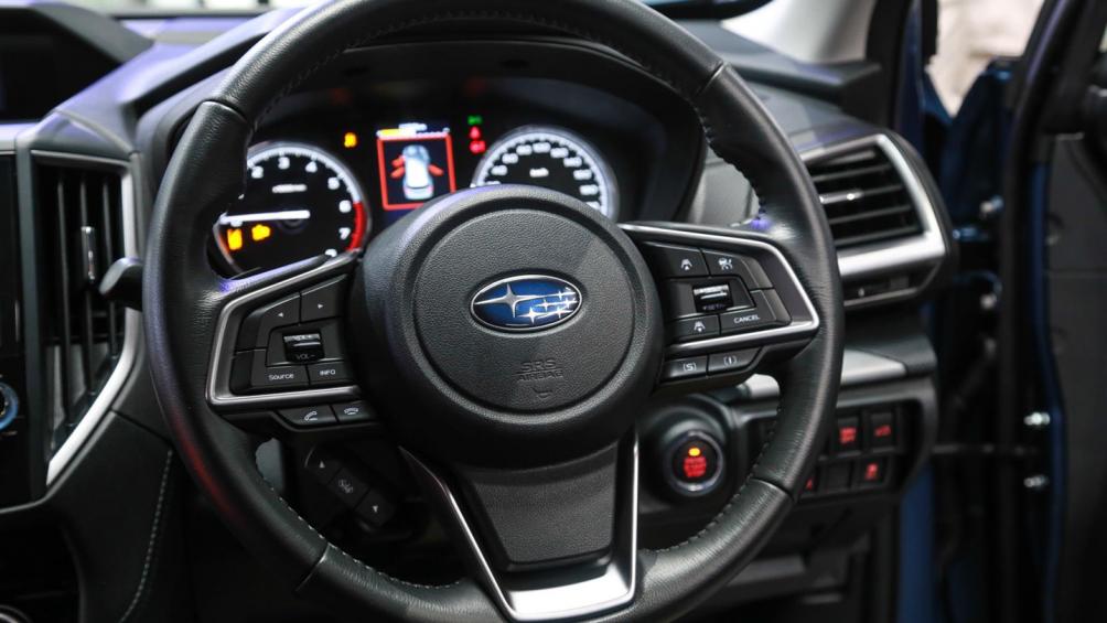 Ngoài ra, khách hàng còn tìm thấy cửa sổ/khóa được điều khiển bằng điện, hệ thống âm thanh bốn loa, camera lùi, tay lái cơ động và điều chỉnh độ nghiêng