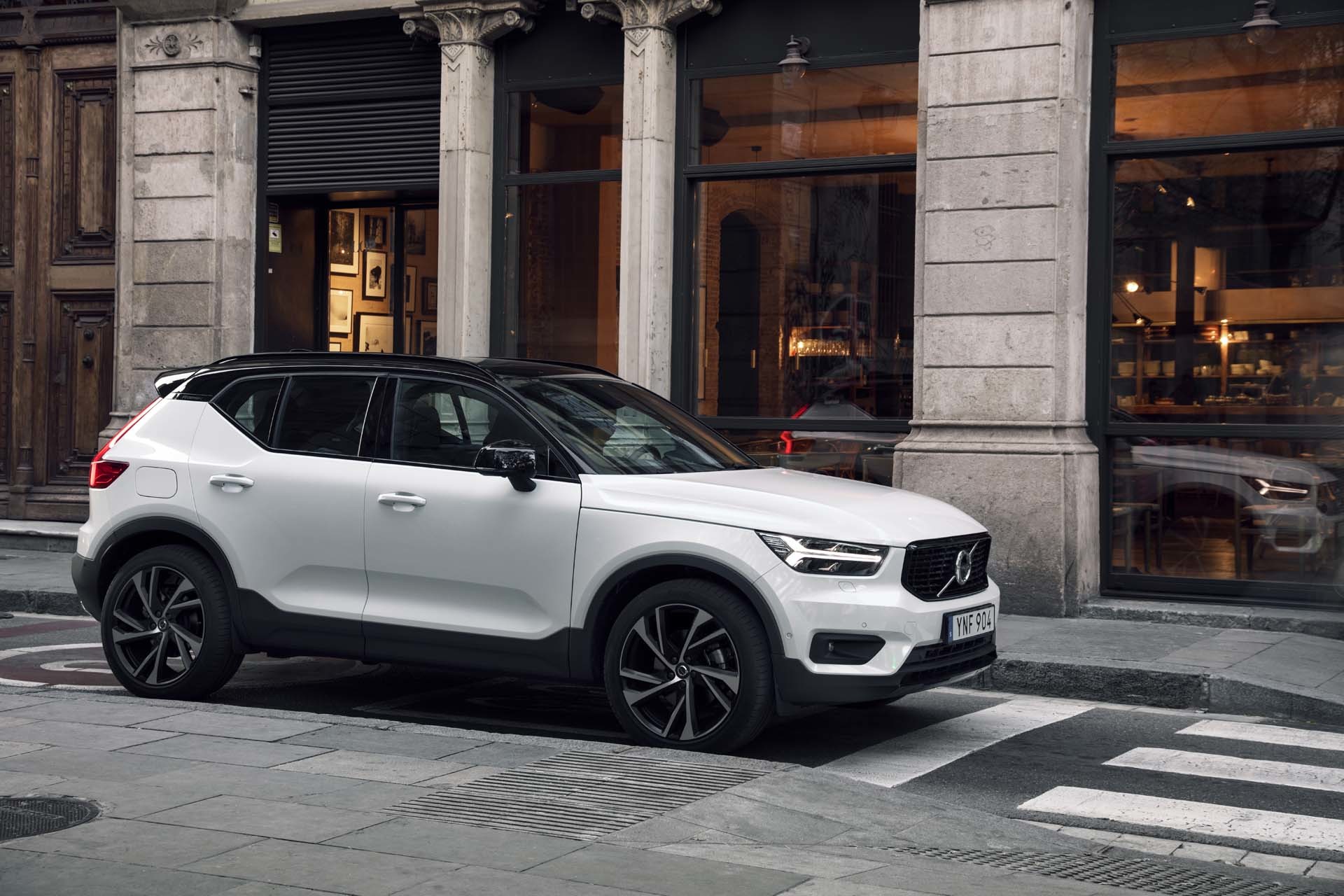 2. Volvo XC40 2019 (giá khởi điểm: 33.700 USD)