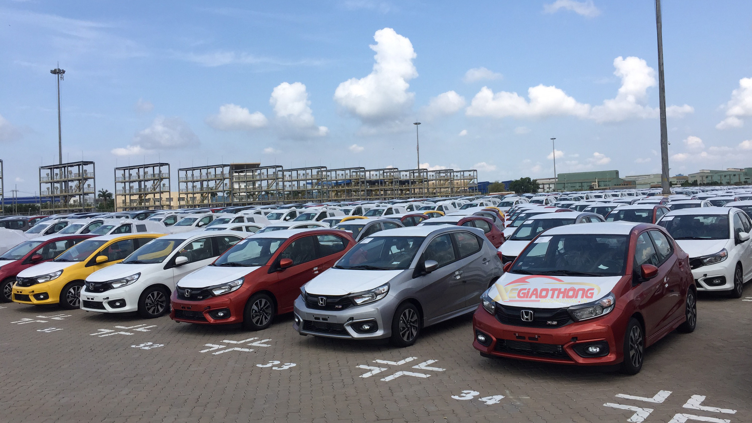 Theo nguồn tin riêng của Xe Giao thông, lô xe cỡ nhỏ giá rẻ Honda Brio 2019 đầu tiên đã chính thức được nhập khẩu về Việt Nam tại cảng khu vực TP. Hồ Chí Minh