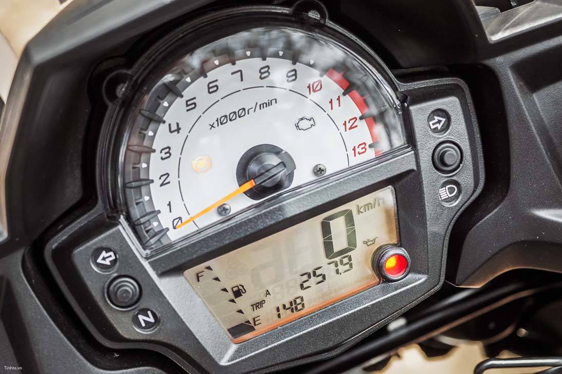 Đi đúng số: Việc đi đúng số không chỉ đảm bảo an toàn cho bạn khi lái xe mà còn giúp bạn tiết kiệm xăng. Đi không đúng số khiến các động cơ xe máy sẽ tiêu tốn năng lượng nhiều hơn mức bình thường gây hao xăng