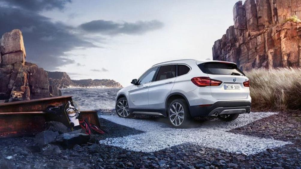 BMW X1 2019 có giá bán từ 34.950 USD (khoảng 809 triệu đồng). Tại Việt Nam, mẫu xe này hiện có giá bán 1,999 tỷ đồng.