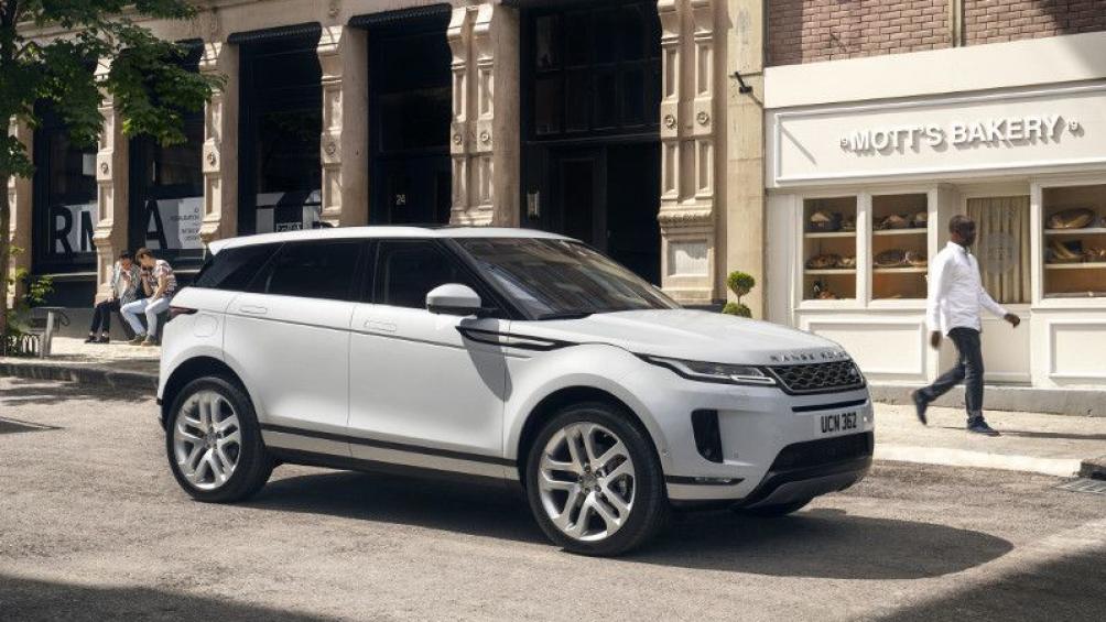 Range Rover Evoque 2019 có giá bán từ 41.800 USD (khoảng 967 triệu đồng). Tại Việt Nam, Evoque có giá 2,749 - 3,299 tỷ đồng.