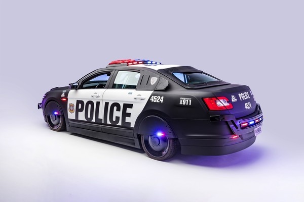 Ford Taurus trong 'Robocop'