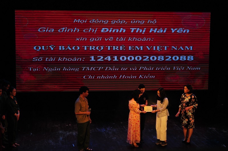 Nhiều tấm lòng hảo tâm, những tổ chức đã đứng ra hỗ trợ gia đình chị Hải Yến. Theo nghệ sĩ Xuân Bắc - Phó Giám đốc Nhà hát kịch Việt Nam, toàn bộ số tiền thu được trong 3 đêm diễn cho Quỹ Bảo trợ trẻ em Việt Nam để Quỹ quản lý chăm sóc con trai bị tự kỷ của chị Yến