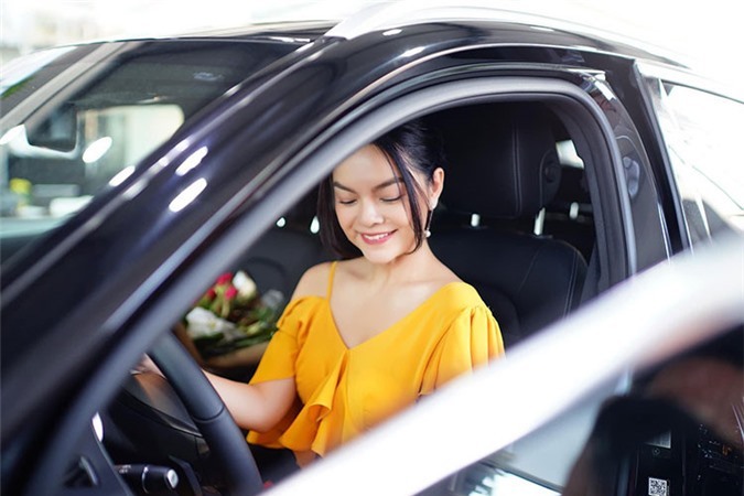 Hàng ghế phía trước điều chỉnh điện, bộ nhớ 3 vị trí cho ghế trước, tay lái và gương chiếu hậu bên ngoài