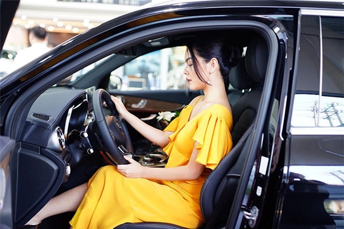 Mercedes-Benz GLC 250 4Matic bản nâng cấp của nữ ca sĩ Phạm Quỳnh Anh vẫn được trang bị động cơ I4 2.0L sản sinh 211 mã lực, Hộp số tự động 9 cấp 9G-TRONIC đi kèm hệ dẫn động 4MATIC