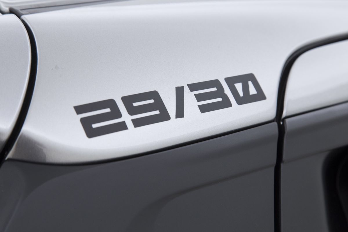 Đáng tiếc, Suzuki Swift Sport Katana chỉ dành riêng cho khách hàng Hà Lan với giá khởi điểm 28.999 Euro