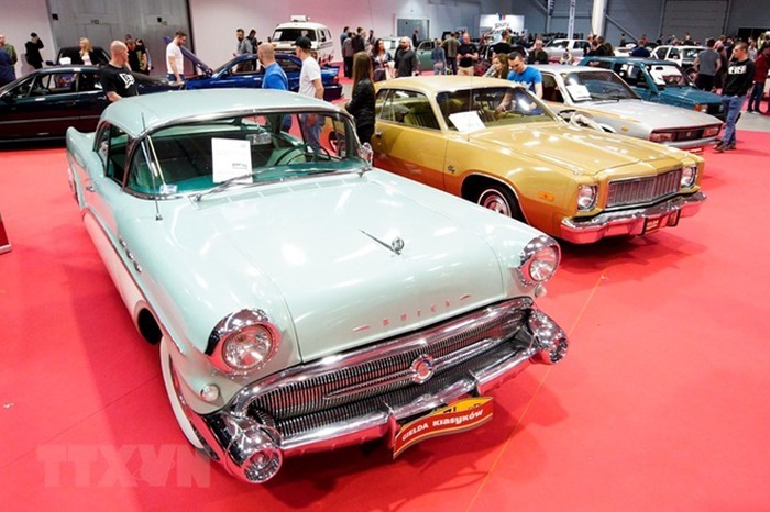 Một chiếc Buick Century cổ