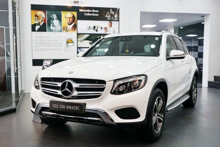 Giá xe Mercedes-Benz GLC 250 4Matic chính hãng tại Việt Nam hiện tại đang được bán ra là 1,989 tỷ đồng