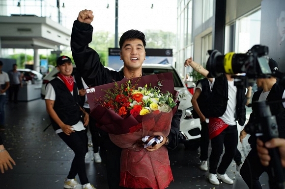 Việc chọn mua SUV hạng sang Mercedes-Benz GLC 250 4Matic cũng giúp Ưng Hoàng Phúc vào danh sách các thành viên trong câu lạc bộ người nổi tiếng sở hữu xe sang Mercedes-Benz tại Việt Nam