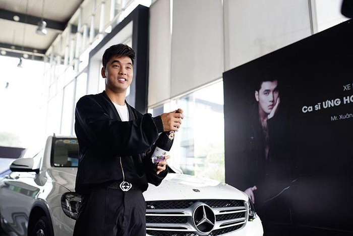 Như vậy, chỉ khoảng 2 tuần sau khi Phạm Quỳnh Anh chọn mua Mercedes-Benz GLC 250 4Matic, Phúc "Cọp" cũng đã lựa chọn chiếc SUV hạng sang này về đội của mình