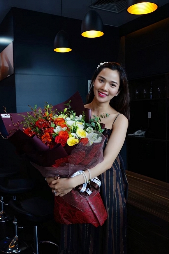 Chiếc SUV hạng sang Mercedes-Benz GLC 250 4Matic của Ưng Hoàng Phúc có ngoại thất sơn màu trắng