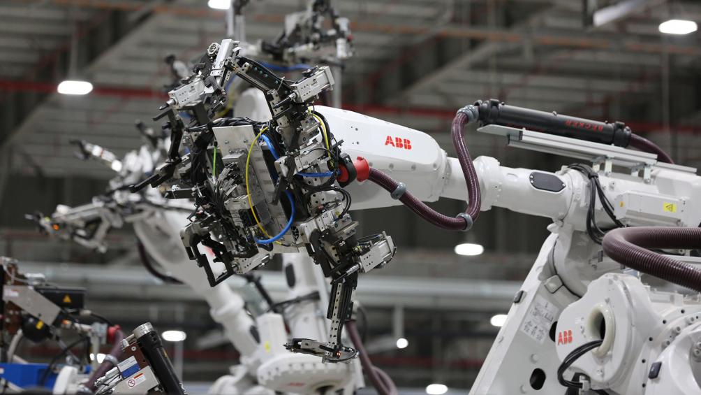 Tại xưởng hàn thân xe có đến 1200 Robot ABB thế hệ mới và là một trong những xưởng Robot lớn nhất thế giới hiện nay