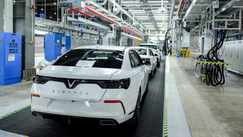 Những chiếc VinFast LuxSA2.0, Lux A2.0 hoàn thiện, chờ công đoạn chạy thử nghiệm trước khi giao đến khách hàng