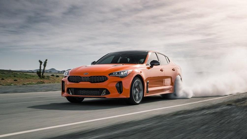 Kia Stinger GT 2019 có giá bán tại Mỹ từ 40.295 USD (khoảng 935 triệu đồng)