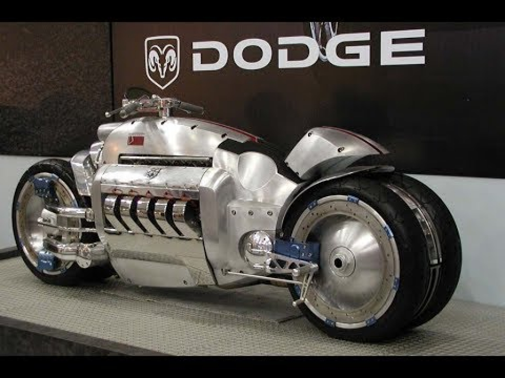 Theo nhà sản xuất, Tomahawk có tốc độ tối đa lên tới 676 km/h, Dodge một lần nữa sửa đổi tốc độ tối đa của xe thành 643,4 km/h