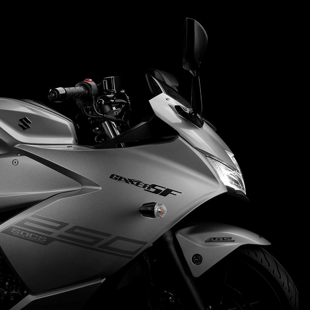 Đi kèm là hộp số côn tay 6 cấp và hệ thống phun xăng điện tử, sản sinh công suất tối đa 26,1 mã lực tại tua máy 9.000 vòng/phút và mômen xoắn cực đại 22,6 Nm tại tua máy 7.500 vòng/phút