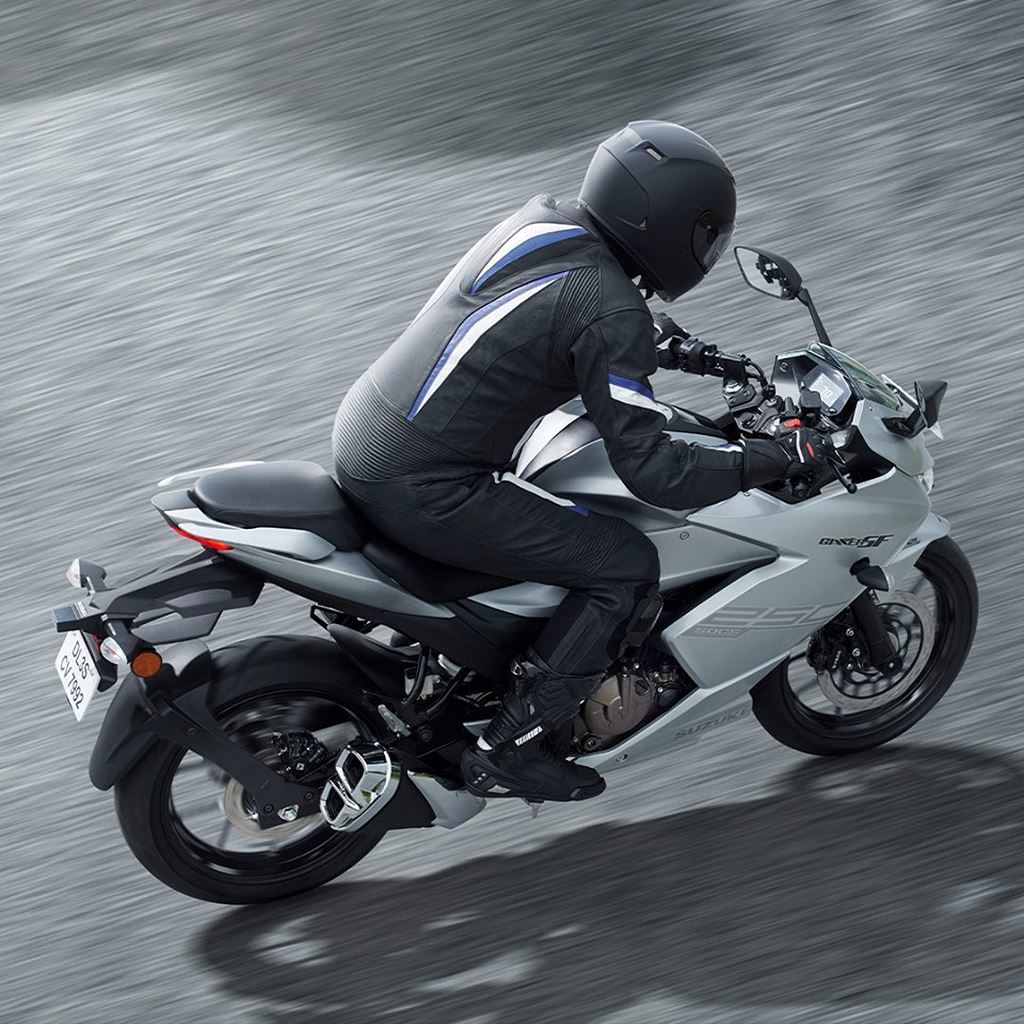 Theo thông số kỹ thuật thì Suzuki Gixxer SF250 ngang ngửa với đối thủ Honda CBR250RR