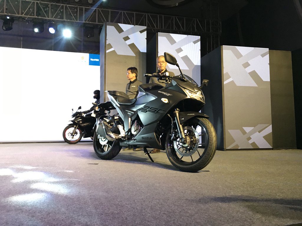 Dù đèn pha và đèn hậu sử dụng công nghệ LED nhưng các đèn báo rẽ vẫn là halogen