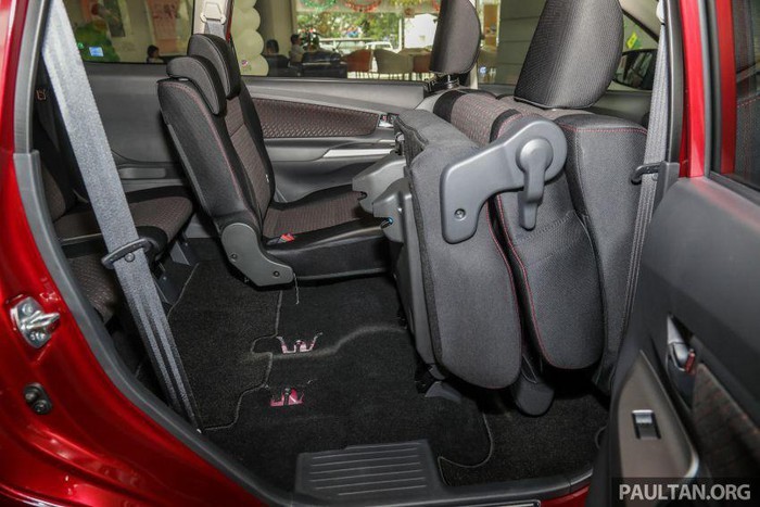 Tuy nhiên, UMWT cung cấp một số phụ kiện tùy chọn cho Avanza, bắt đầu với DVR phía sau 350 RM (khoảng 2 triệu đồng) và màn hình phía sau gắn trên trần giá 1.500 RM (khoảng 8,3 triệu đồng) chỉ cho bản 1.5S +