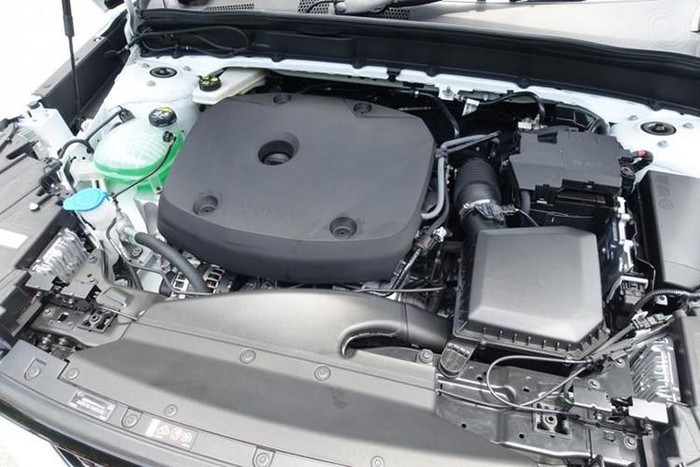 Các thông số kỹ thuật và giá bán Volvo XC40 2019 tại Việt Nam vẫn chưa được hé lộ, trên trang chủ của Volvo Việt Nam mới chỉ xuất hiện thông tin giới thiệu về phiên bản T5 R-Design