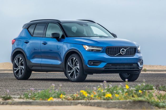 Xe được trang bị bộ mâm dạng 5 chấu kép với các được ốp bánh xe màu đen kéo dài xung quanh thân