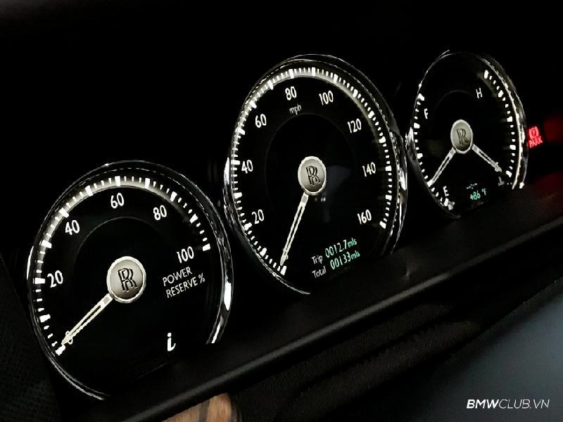 Động cơ này đi cùng hộp số tự động 8 cấp ZF mang tới khả năng tăng tốc 0-100 km/h trong 5,1 giây