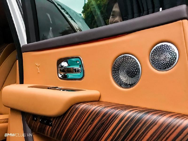 Theo giới thạo tin, giá bán của chiếc xe này khá cao bởi được trang bị những tùy chọn đắt giá theo gói Bespoke