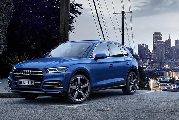 Với việc ra mắt thêm phiên bản hybrid trên dòng xe Q5 đời mới mang tên -Q5 55 TFSI e quattro, Audi đang chứng tỏ cho thế giới thấy sự chuyển dịch trọng tâm của hãng sang mảng xe điện trong tương lai
