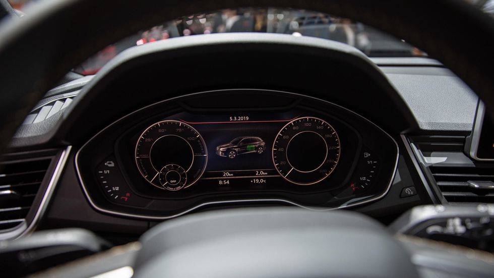 Audi cho biết, mẫu crossover điện Audi Q5 55 TFSI e quattro sử dụng khối động cơ TFSI mạnh 248 mã lực và 370 Nm mô-men xoắn