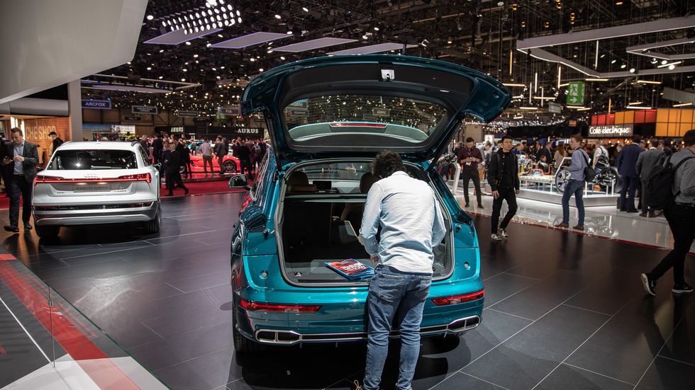 Audi Q5 55 TFSI e quattro sẽ mang tới cho khách hàng 3 chế độ lái riêng biệt bao gồm hybrid (chạy song song 2 động cơ), Battery Hold (sử dụng động cơ xăng) và EV (sử dụng động cơ điện)