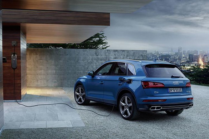 Ngoài việc gia tăng sức ảnh hưởng trong phân khúc xe sang tầm trung, Audi còn cho thấy nỗ lực của hãng trong việc phổ cập động cơ điện xuống các dải sản phẩm chạy động cơ đốt trong thông thường