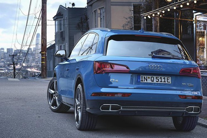 Audi Q5 55 TFSI e quattro chỉ mất 5,3 giây để tăng tốc từ 0 - 100km/h trước khi đạt vận tốc tối đa 239 km/h