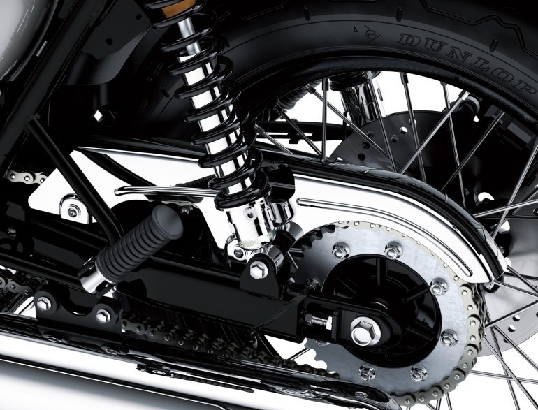 Phuộc nhún trước dạng hành trình ngược, giảm xóc sau lò xo trụ đôi. Cặp vành trước, sau đường kính 18 inch