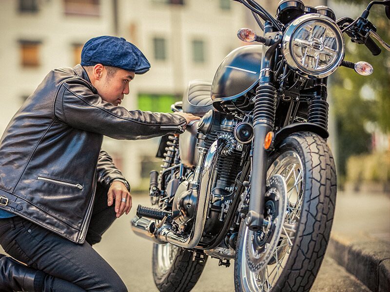 Kawasaki chính thức hồi sinh mẫu xe huyền thoại W800 2019 với 2 phiên bản Cafe Racer và Street.