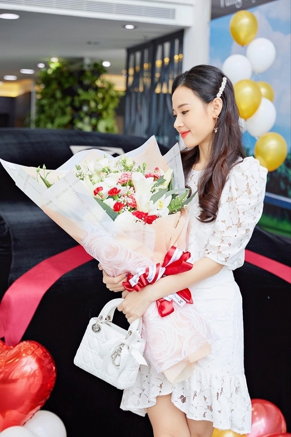 Trước đó, vào năm 2016 Midu đã sở hữu chiếc Audi A4 màu trắng có giá khoảng 1,6 tỷ đồng